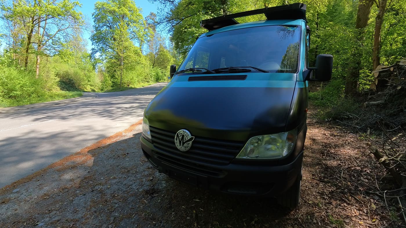 Der bass.cruiser auf einem Waldweg